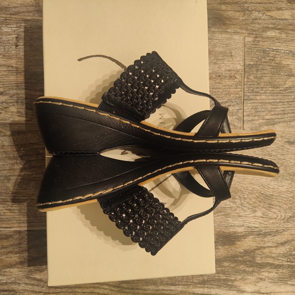 Kim Rogers NIB 6.5 'Marlie' wedge shoes. Black